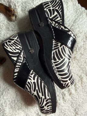 Black & White Zebra-Print Platform Clogs